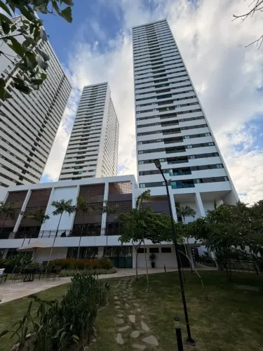 MORE COM CONFORTO, PRATICIDADE E UMA VISTA URBANA PRIVILEGIADA NO RECIFE
