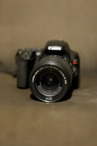 Cânon sl3 com a lente 18 135mm