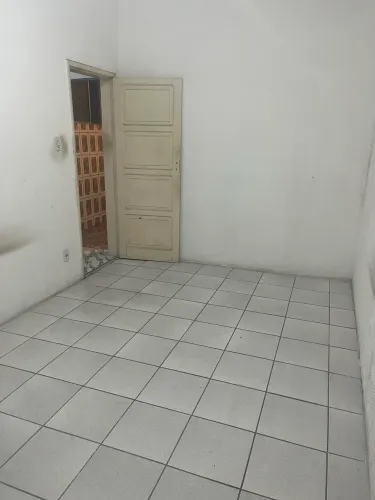 Alugo casa 1° Andar na Baixa de Quintas