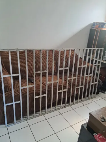 Vende-se uma grade de ferro de 1,95 m X 1,15 m