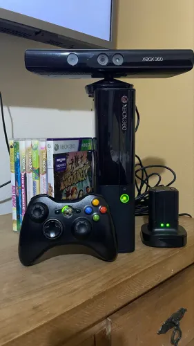 Xbox 360 Super Slim Kinect 500 GB 56 jogos na memória