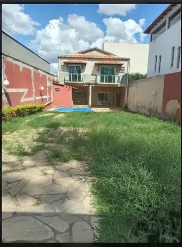 Vende-se Casa de sobrado em Vicente pires na rua 12. Condomínio vasado para estrutural.