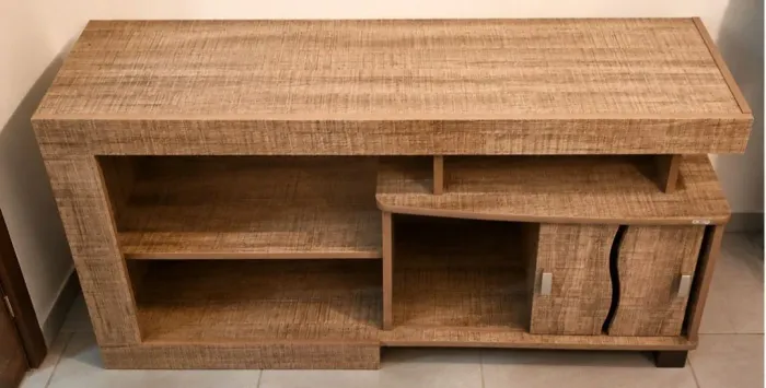Rack amadeirado com lindo design