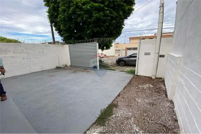 CASA DUPLEX COM 3 QUARTOS SENDO UMA SUÍTE