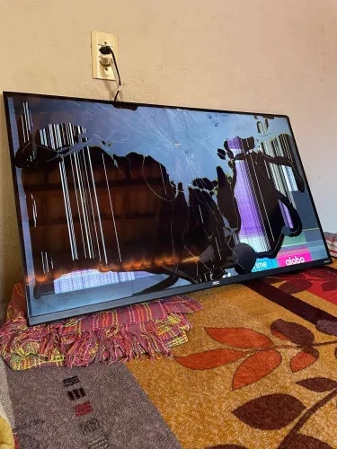 Smart TV AOC Roku 43? polegadas COM DEFEITO para retirada de peças