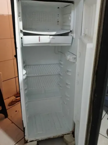 Geladeira em boas condições