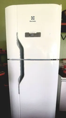 Geladeira Eletrolux 371L