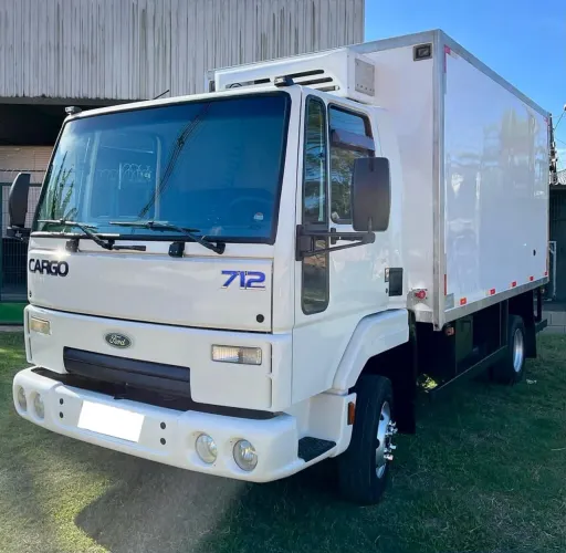 Ford cargo 712/refrigerado/2010