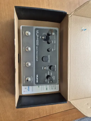 Pedal Valeton VLP-400 Multi-Track Sampler Looper com Bateria, na caixa