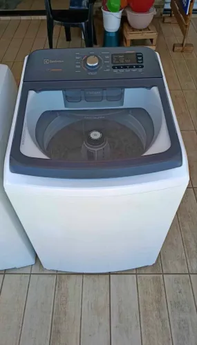 Máquina de lavar Eletrolux 17 kg semi nova 