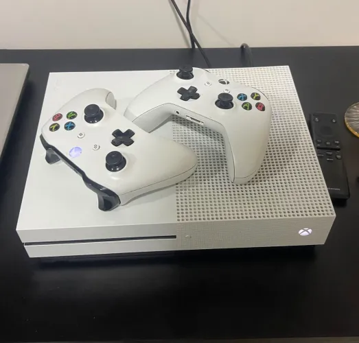 XBOX ONE S 800gb 2 CONTROLES