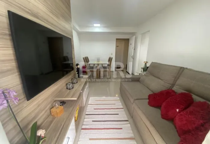 Venda: Apartamento, 2 quartos, andar alto, sol da manhã, no condomínio D´Florença, Rua Itu