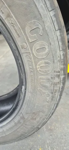 Vendo 2 pneus goodyear 175/65/15