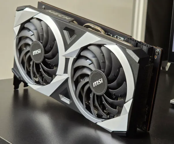 Vendo GPU AMD MSI RX 6750 XT 12GB
