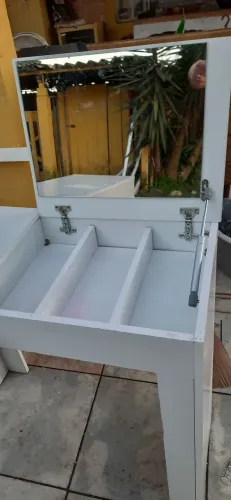 Mesa com penteadeira