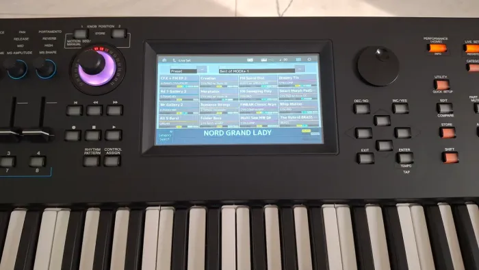 Teclado Yamaha MODX 7 Plus