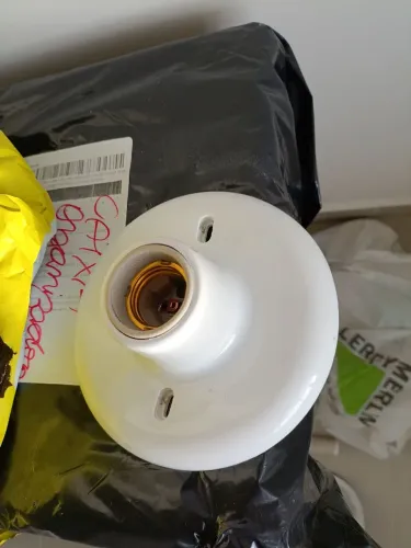 Bocal de lâmpada tenho 5 unidades 3,00 reais cada