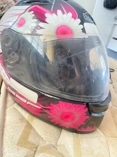 Capacete feminino 