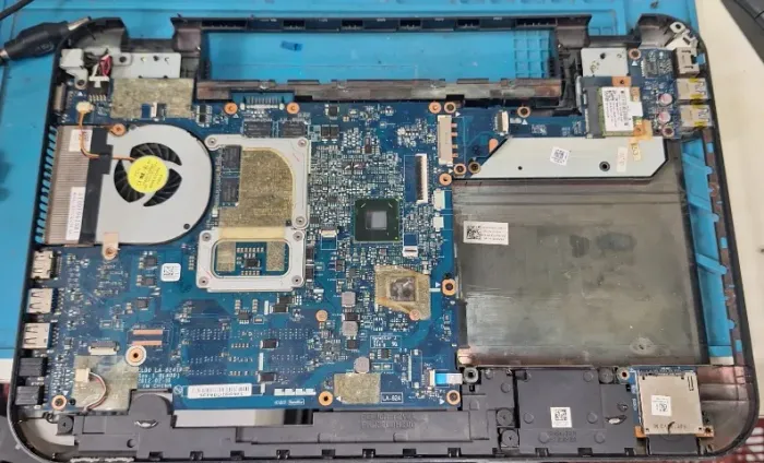 Kit Placa Mãe Dell Inspiron 7520 15R | i5-3210M | 4GB RAM + Radeon + Carcaça.