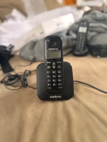 Vendo 2 telefones sem fio Intelbras, completos com bases carregadoras e fontes.
