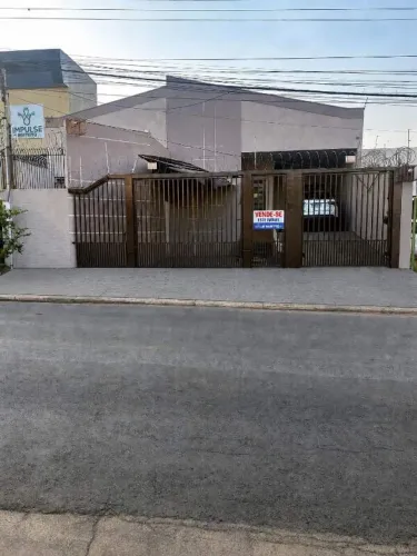Casa Comercial de 290 m² no Jardim Cuiabá, ao Lado do Hospital, com Edícula e 2 Vagas
