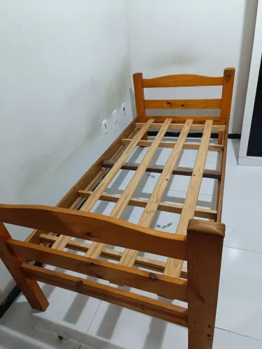 Excelente cama de solteiro