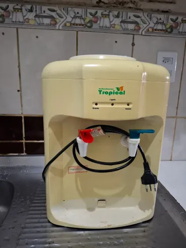 Bebedouro elétrico tropical