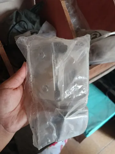 Vendo 5 caixas de fechaduras para porta de correr.