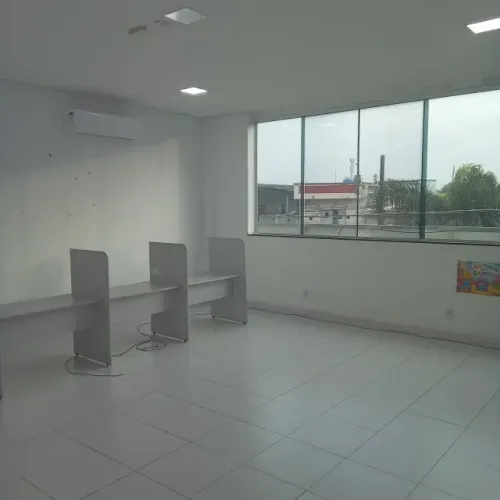 Espaço com 9 Salas Comerciais, Copa, Elevador e Estacionamento no Boqueirão, 350 m2