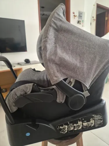Bebê conforto com base veicular