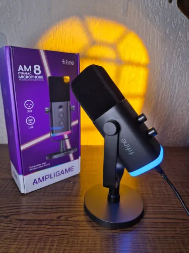 ?LACRADO Microfone Dinâmico Gamer Fifine AM8 USB/XLR - RGB e Suporte do Microfone<br><br>