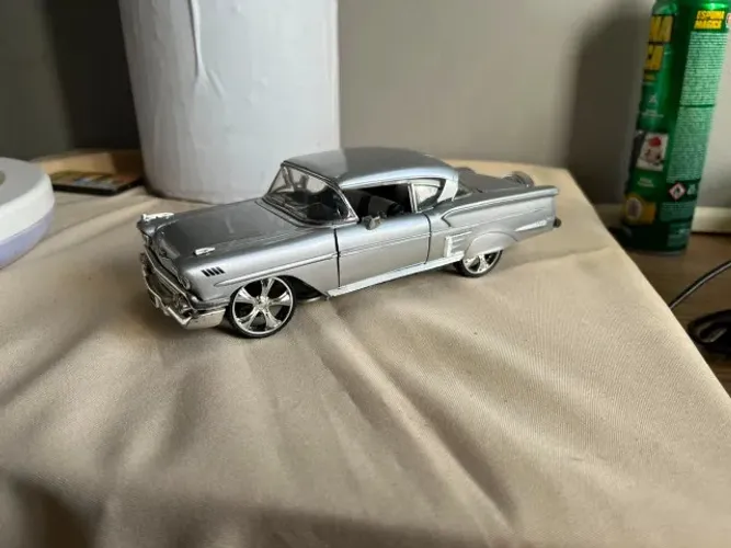 Miniatura 1/24 Chevy Impala Prata