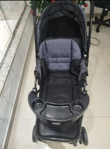 Carrinho de bebê em bom estado