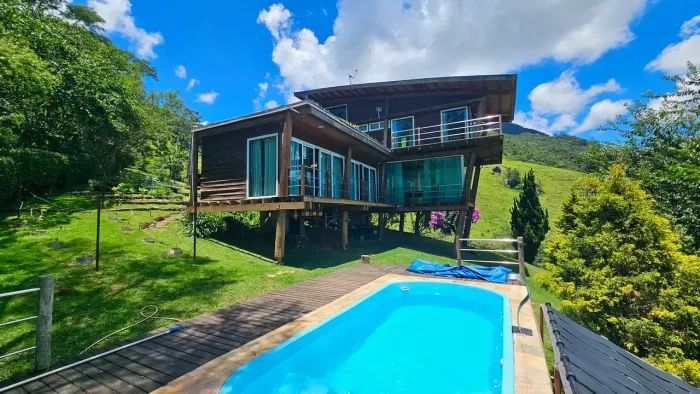 Propriedade com 2 casas, 5 ha, rampa de voo paraglider - São Bento do Sapucaí/MG