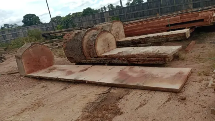 Oferta de mesa cascata de madeira pequia a pronta entrega