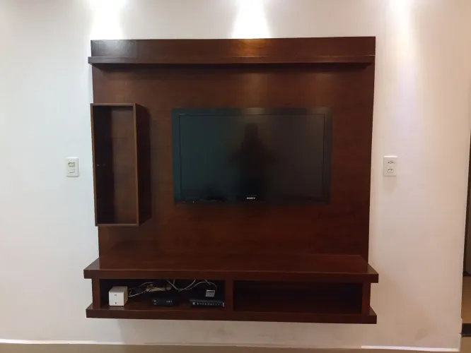 Rack Backham de madeira maciça + TV 42 poledas Sony
