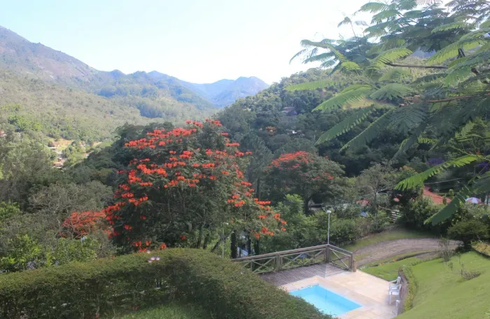 Sítio para venda, com casa de caseiro,  em Araras - Petrópolis - RJ