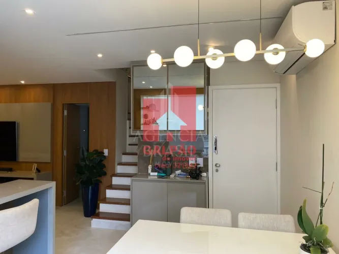 Excelente e charmoso Apartamento Duplex em Moema, varanda com fechamento em vidro, possui