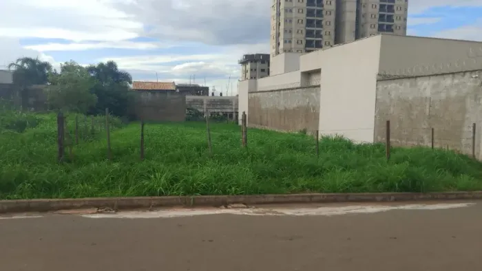 lote no setor falçaville-Goiânia