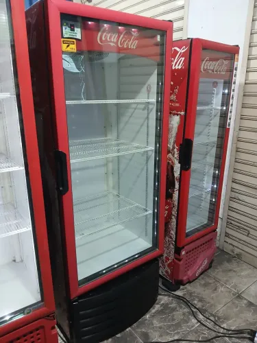 Expositores coco cola 127volts funcionando tudo perfeitamente..entrego 