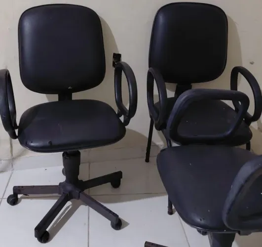 Cadeiras grandes e bom estado escritório