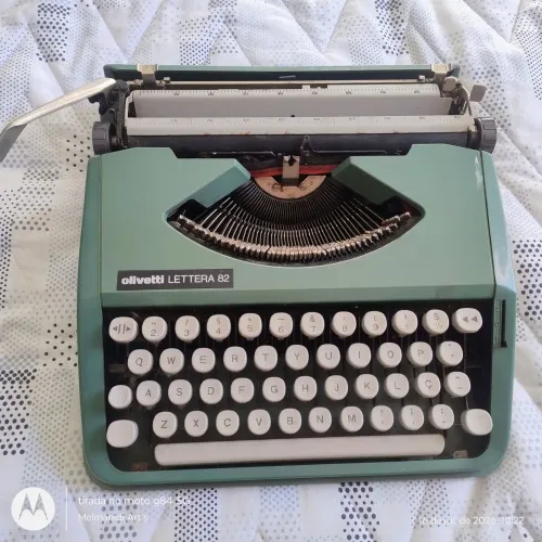 Máquina de escrever Olivetti Lettera 82