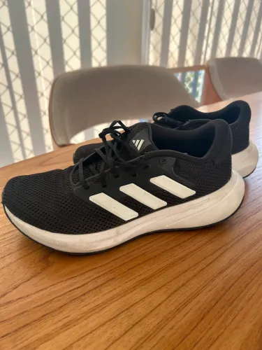 Tênis Adidas Feminino Response Runner 37