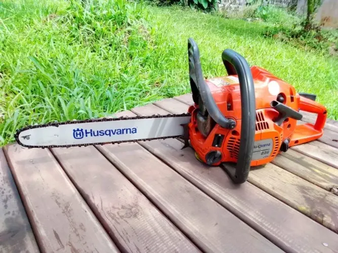 Motosserra husqvarna conservada