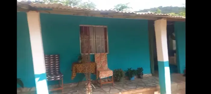 Casa  na roça beira da estrada, ônibus na porta, lugar tranquilo, Silencioso, terra boa 