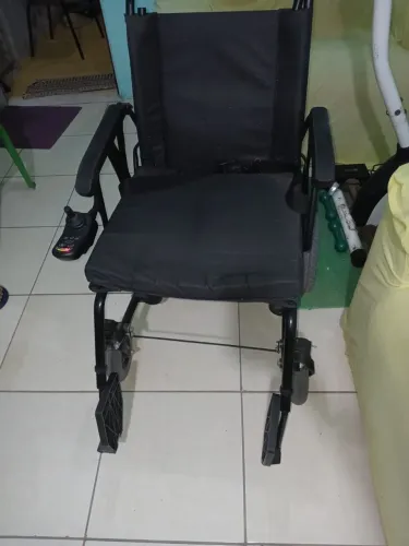 Cadeira de rodas motorizada