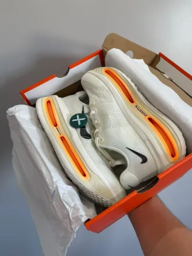 TÊNIS BRANCO NIKE VOMERO PREMIUM COCONUT MILK 42BR