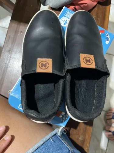 Sapato, motivo da venda fico pequeno no pé da criança, usando uma única vez, semi novo.