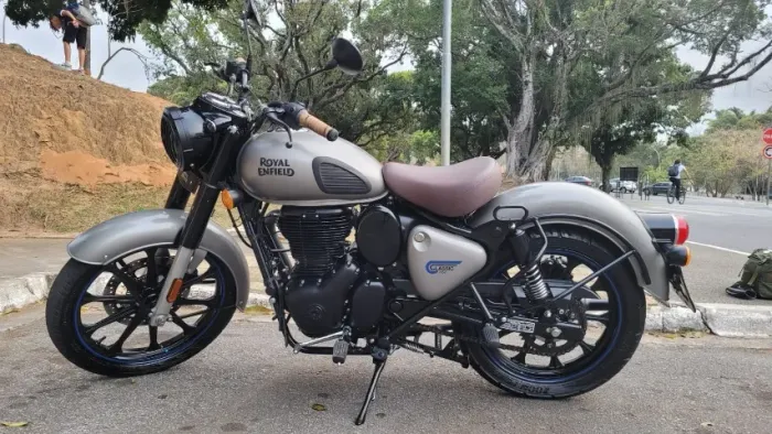 ROYAL ENFIELD CLASSIC 350 - LINDA, MUITO CONSERVADA E PRONTA PARA RODAR