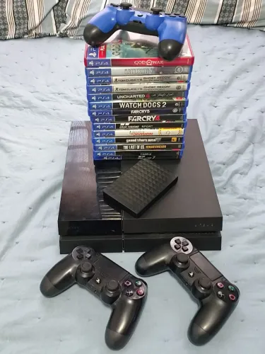 PlayStation 4 FAT 500GB + HD Externo 1TB + 14 Jogos + 3 Controles